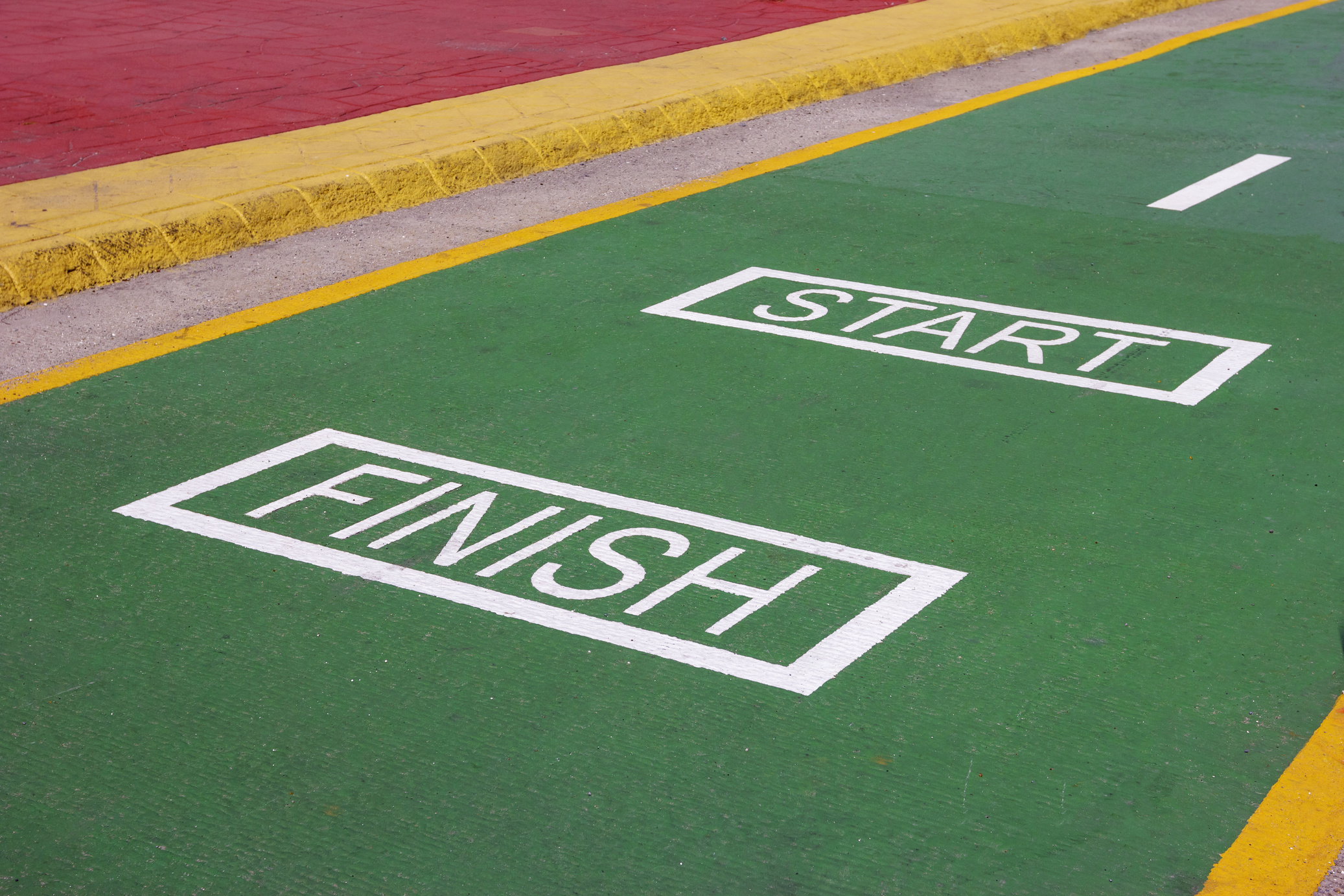 finish line and start line with green ground